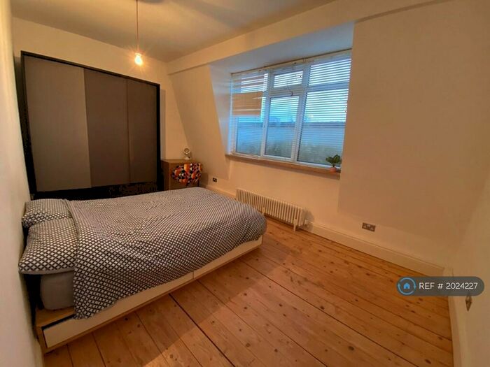2 Bedroom Penthouse To Rent In Bethnal Green Road, London, E2