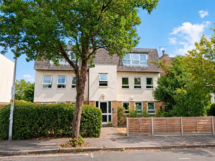 2 Bedroom Apartment For Sale In Cleveland Road, London, E18