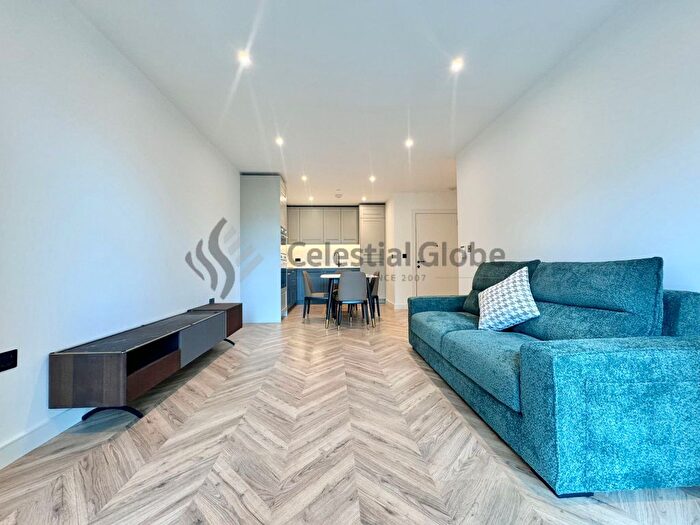 2 Bedroom Flat To Rent In Heritage Walk, Kingston Upon Thames, KT1