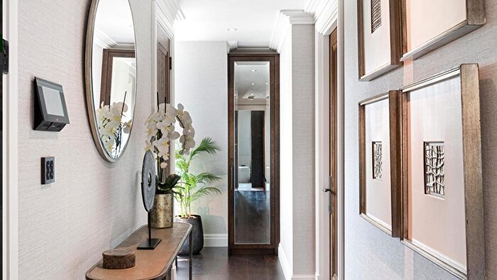 3 Bedroom Flat To Rent In Prince Of Wales Terrace, London, W8