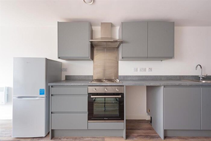 2 Bedroom Apartment To Rent In Apt Qube, West Street, S1
