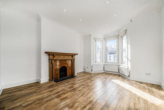 3 Bedroom Flat To Rent In Huddlestone Road, Willesden, NW2