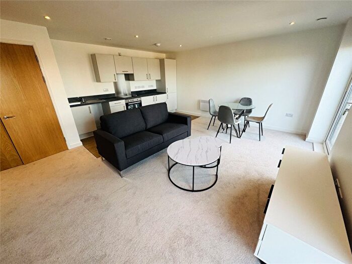 3 Bedroom Flat To Rent In Ordsall Lane, Salford, Greater Manchester, M5