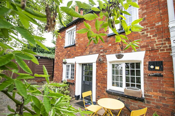 2 Bedroom Cottage To Rent In Brewery Lane, Ampthill, Bedford, MK45