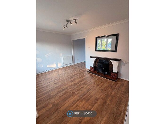 3 Bedroom Semi Detached House To Rent In The Tideway, Rochester, ME1