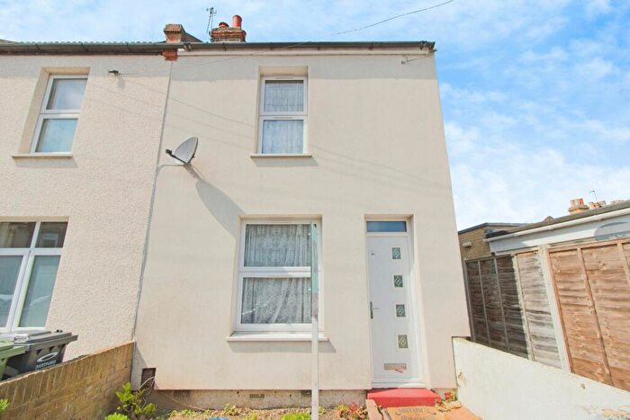 2 Bedroom End Of Terrace House For Sale In Wellington Road, Dartford, Kent, DA1