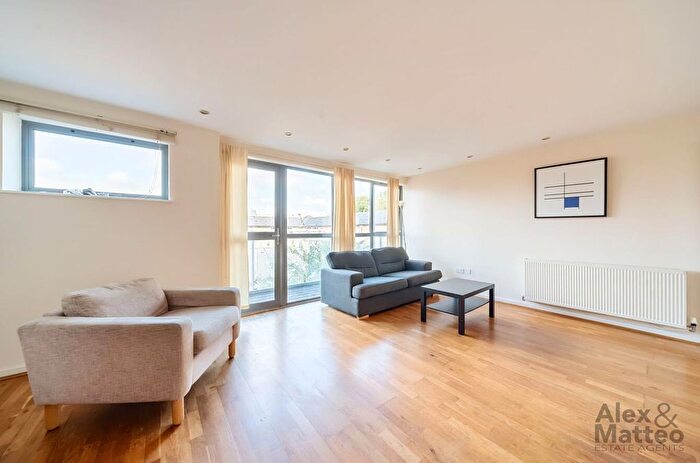 2 Bedroom Flat To Rent In Varcoe Road, Bermondsey, SE16