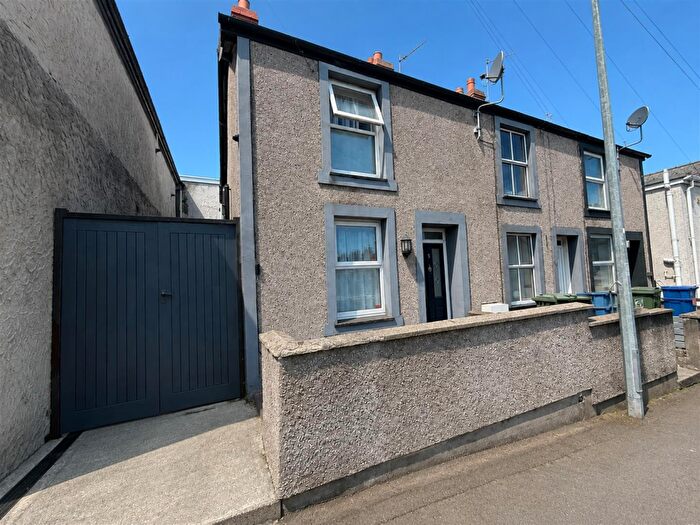 2 Bedroom House For Sale In Church Street, Bangor, LL57