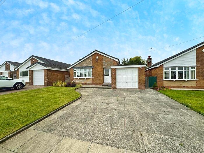 3 Bedroom Bungalow For Sale In Garstang Drive, Bury, BL8