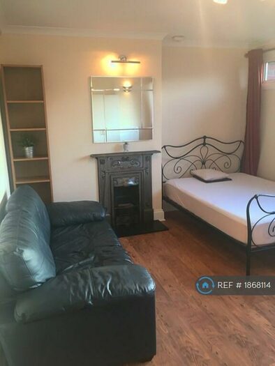 4 Bedroom Maisonette To Rent In Caithness House, London, N1