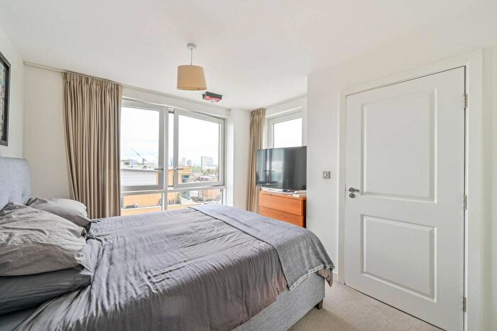 2 Bedroom Flat For Sale In Lime View Apartments, Limehouse, Limehouse, London, E14