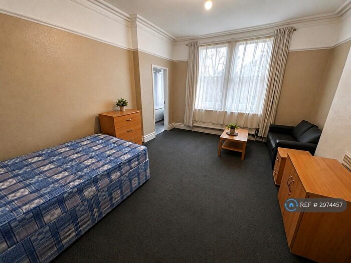 Studio To Rent In Woodstock Road, Redland, Bristol, BS6