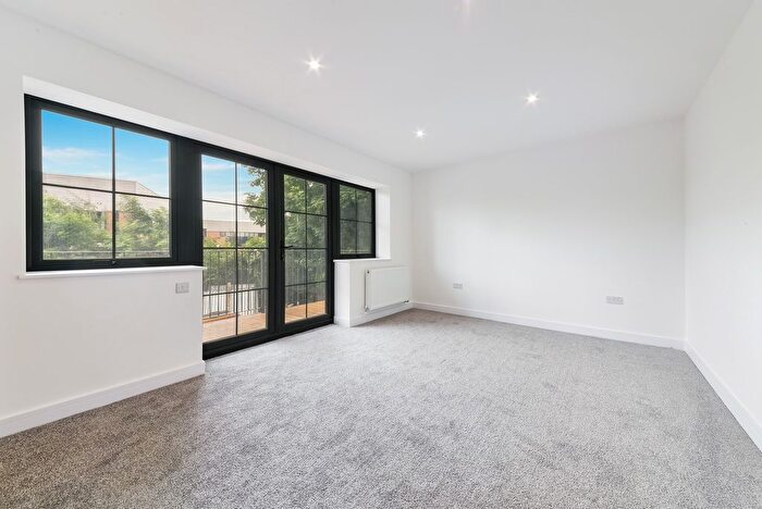 2 Bedroom Property To Rent In Courtyard Apartments, Croydon, CR0