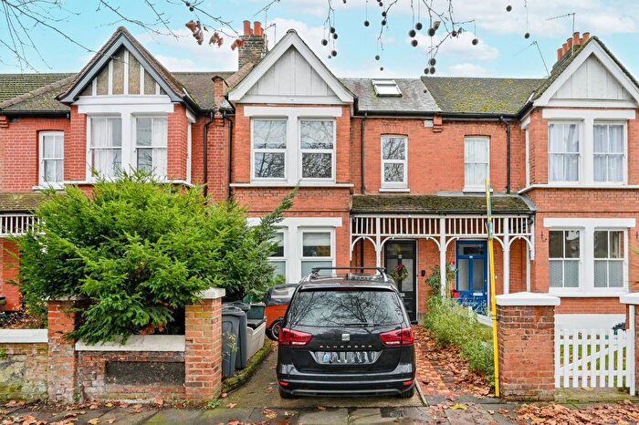2 Bedroom Flat For Sale In Grantham Road, Chiswick, London, W4