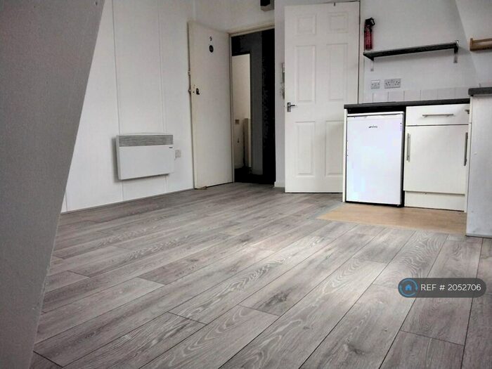 Studio To Rent In Holywell House, London, E11