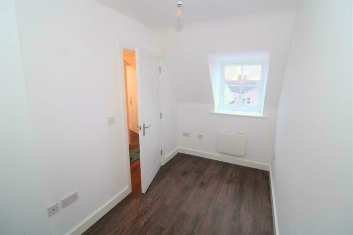 2 Bedroom Apartment To Rent In Claremont Road, Rugby, CV21