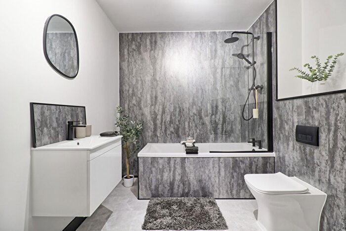 2 Bedroom Flat For Sale In Nova Point, Wickford, SS12