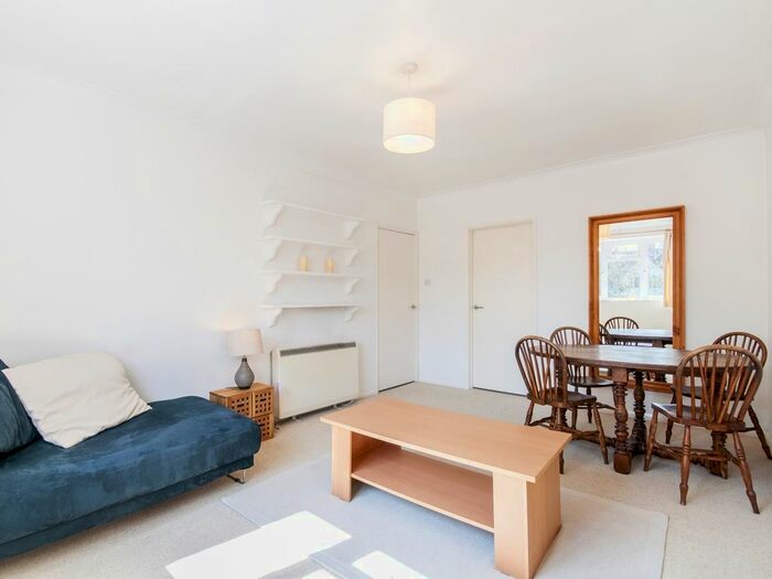 1 Bedroom Flat To Rent In Millway Close, Wolvercote, Oxford, OX2