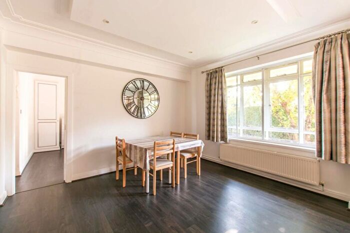 2 Bedroom Flat For Sale In Prince Albert Road, St John's Wood, London, NW8