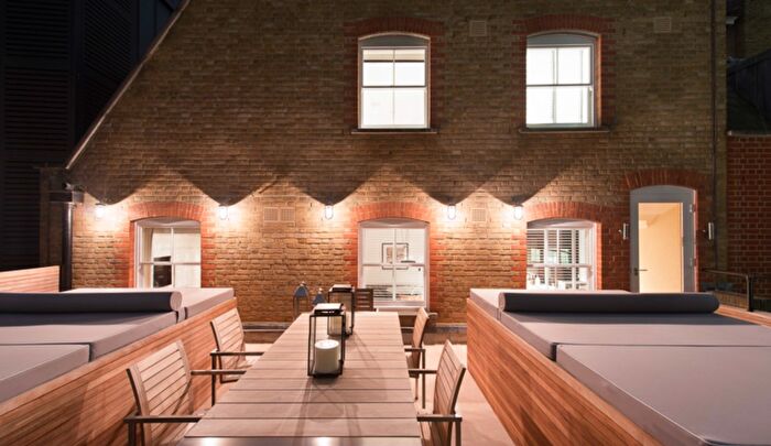 2 Bedroom Flat To Rent In Grosvenor Hill, London, W1K