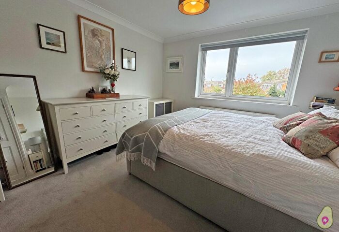 3 Bedroom Semi-Detached House For Sale In Wycombe Road, Holmer Green, HP15