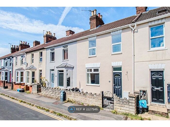 3 Bedroom Terraced House To Rent In North Street, Swindon, SN1