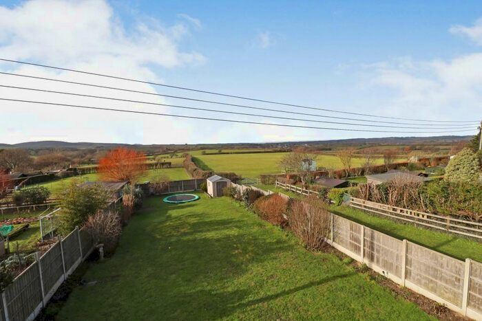 5 Bedroom Bungalow For Sale In Elm Lane, Calbourne, Newport, PO30