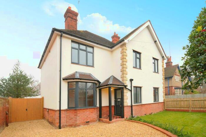 4 Bedroom House To Rent In Eastern Avenue, RG1
