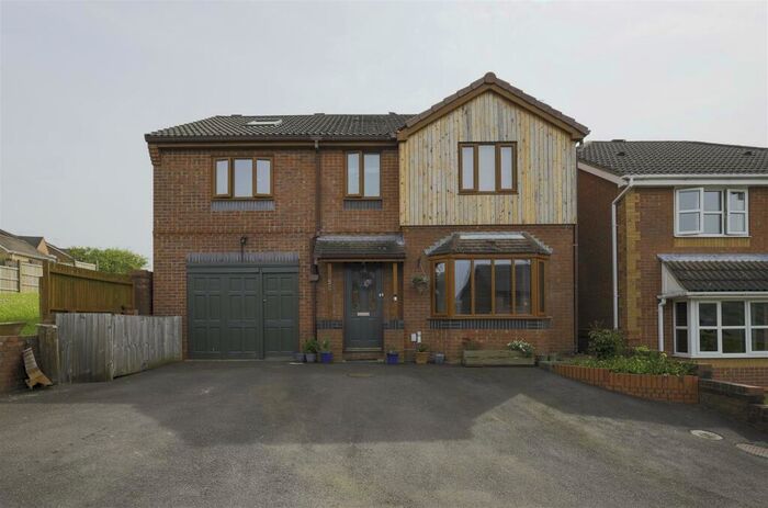 6 Bedroom Detached House For Sale In Coleridge Drive, Cheadle, ST10