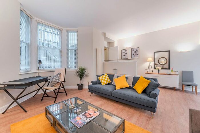 2 Bedroom Flat To Rent In Earl's Court Square, London, SW5