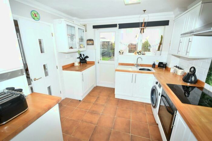 3 Bedroom End Of Terrace House For Sale In Long Road, Canvey Island, SS8