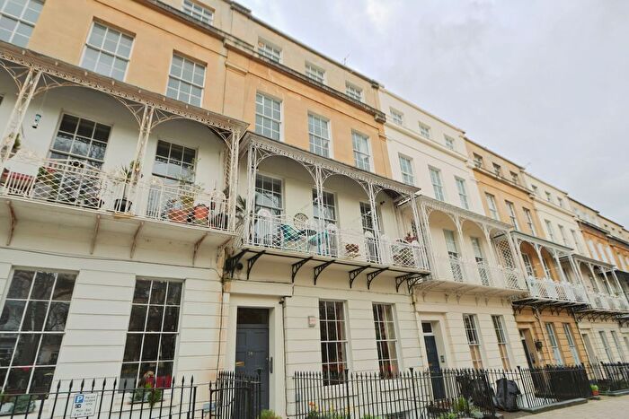 2 Bedroom Flat To Rent In Top Floor Flat, Caledonia Place, Bristol, BS8