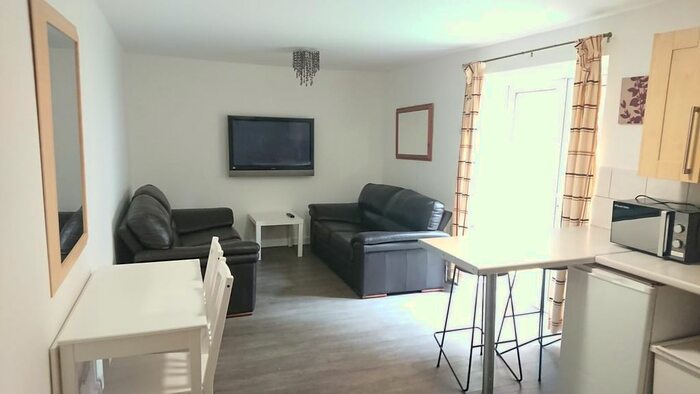 1 Bedroom Flat To Rent In Bridge Terrace, Albert Road South, Ocean Village, Southampton, SO14