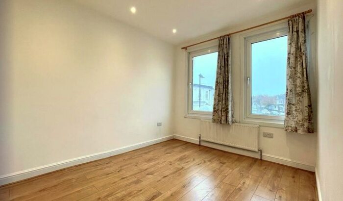 3 Bedroom Flat To Rent In Eldon Road, Wood Green, London, N22