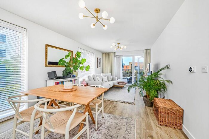 2 Bedroom Flat For Sale In Bowen Drive, Charlton, SE7