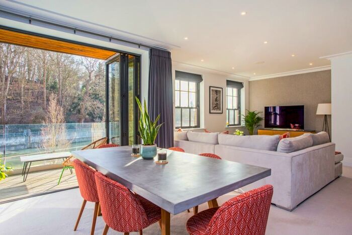 2 Bedroom Apartment To Rent In Glen Island Taplow, SL6