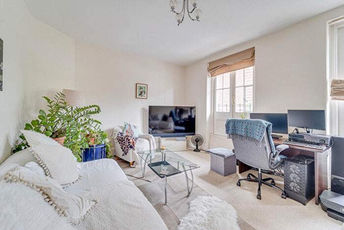 1 Bedroom Apartment To Rent In Abbey House, Garden Road, St Johns Wood, NW8