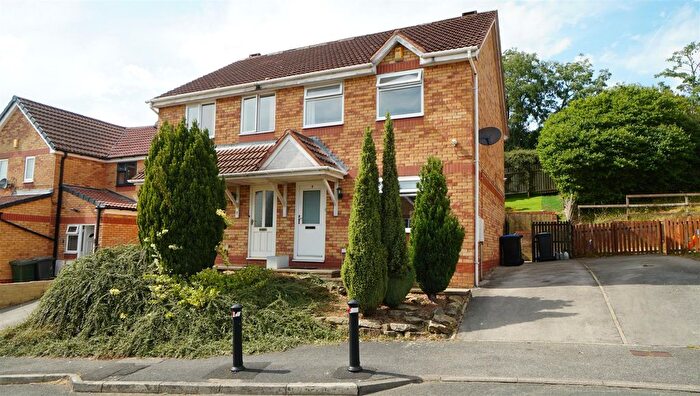 3 Bedroom Semi Detached House For Sale In Ploughmans Croft, Bradford, BD2