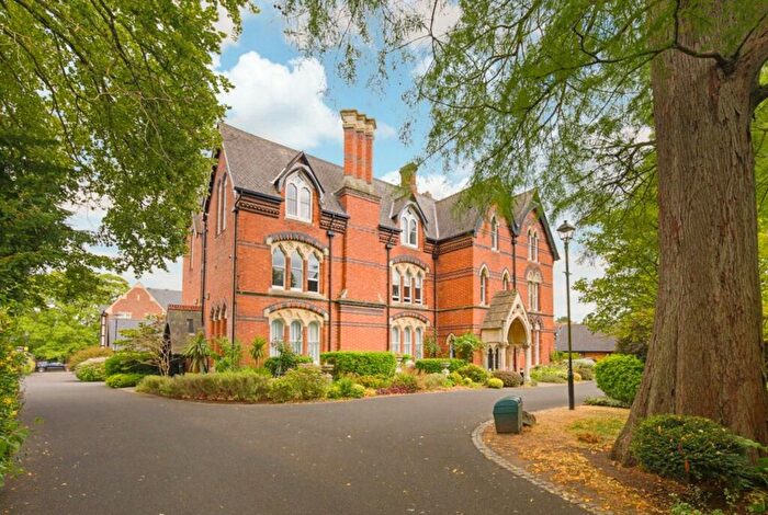 2 Bedroom Flat For Sale In Scholars Walk, Stoneygate, LE2