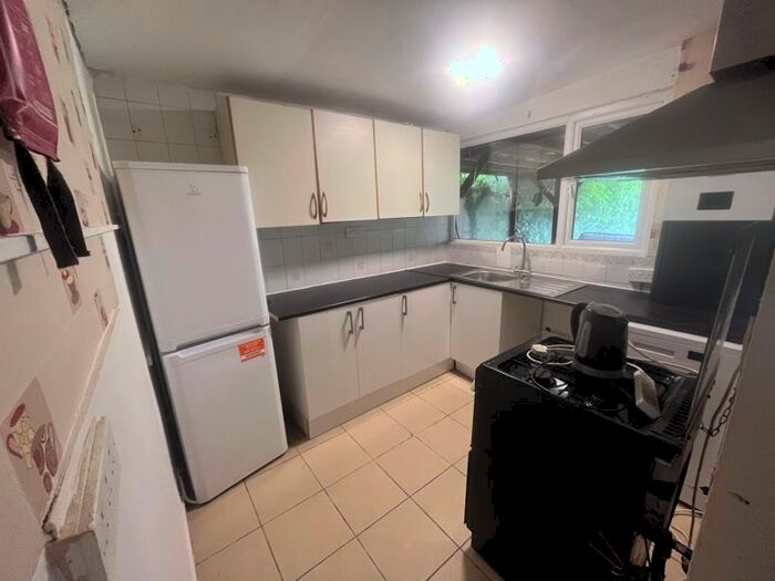 4 Bedroom Semi-Detached House To Rent In Austin Waye, Uxbridge, UB8