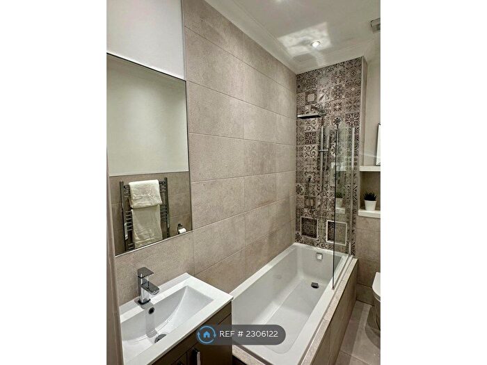 2 Bedroom Flat To Rent In Bowmont Terrace, Glasgow, G12