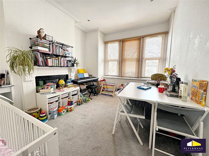 3 Bedroom Flat To Rent In Holmdene Avenue, London, SE24