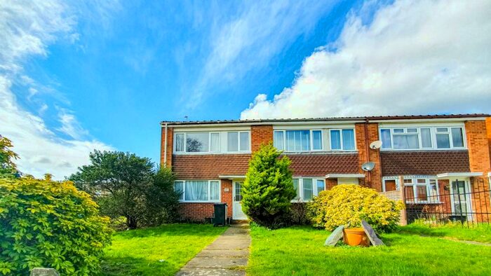 3 Bedroom End Of Terrace House To Rent In Nursery Road, Hoddesdon, EN11