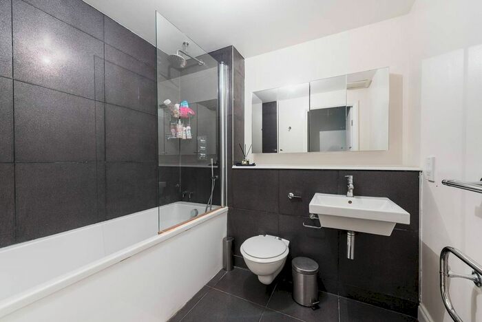 1 Bedroom Flat To Rent In Salamanca Place, Vauxhall, London, SE1