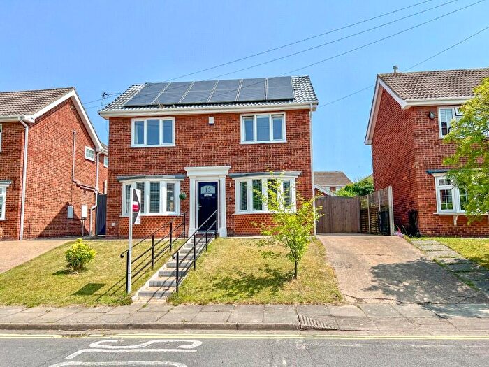 3 Bedroom Detached House To Rent In Abbey Drive West, Grimsby, Lincolnshire, DN32