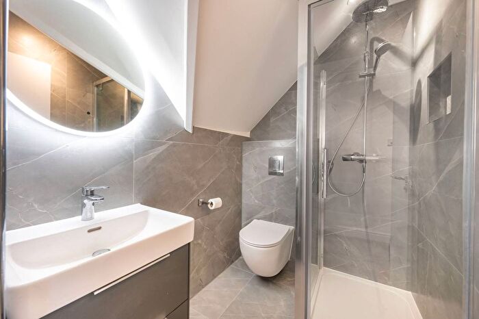 3 Bedroom Flat To Rent In Christchurch Avenue, Kilburn, London, NW6