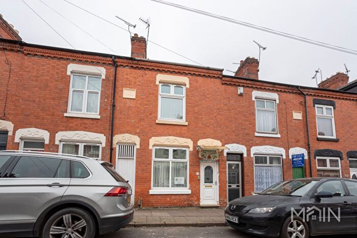 3 Bedroom Terraced House For Sale In Grove Road, Highfields, Leicestershire, LE5