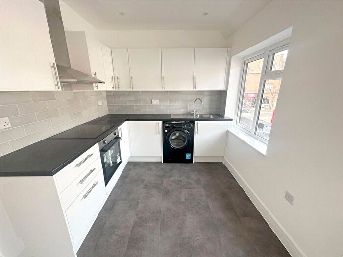 2 Bedroom Apartment To Rent In The Broadway, London, NW7