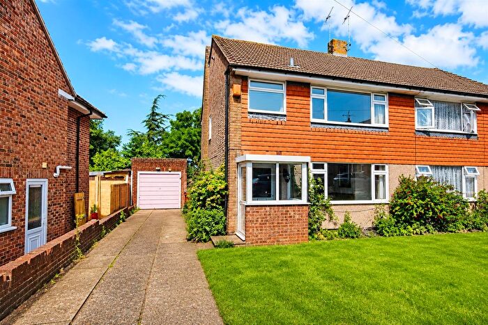 3 Bedroom Semi Detached House For Sale In Penshurst Close, Rainham, Gillingham, ME8