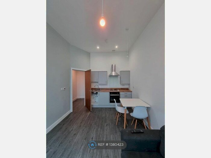1 Bedroom Flat To Rent In Douro House, Stockport, SK4